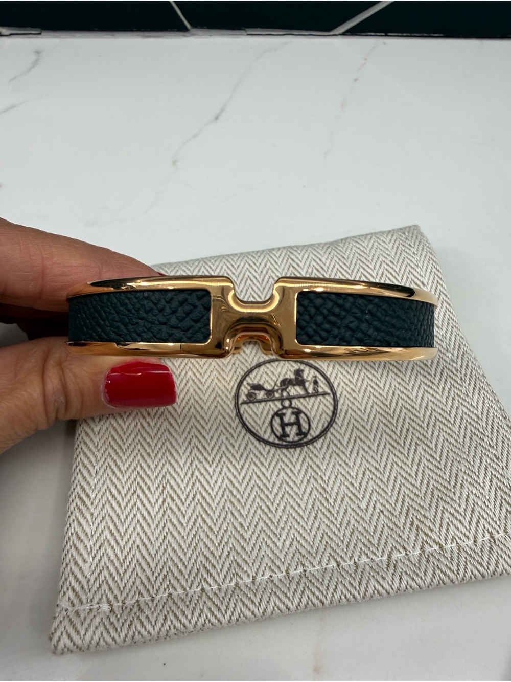 Hermes bangle Olympe Veau rose gold and noir Epsom. Size T2. - Picture 2 of 7